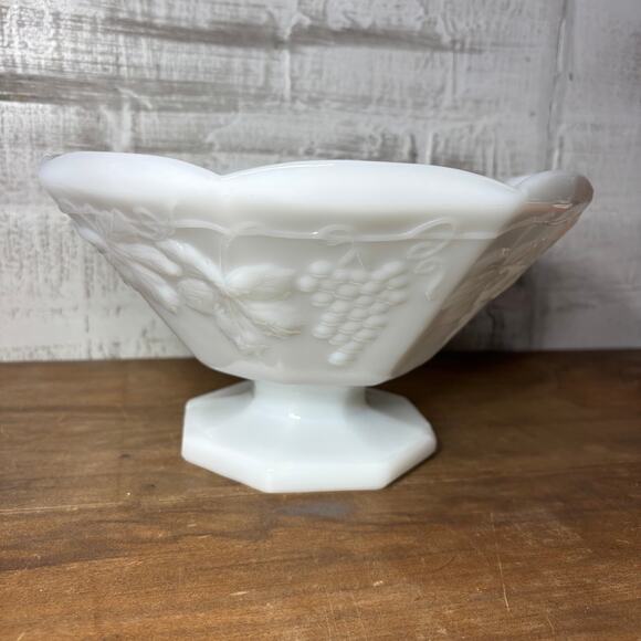 Vintage Anchor Hawking Milk Glass Grapevine Bowl - Picture 4 of 4